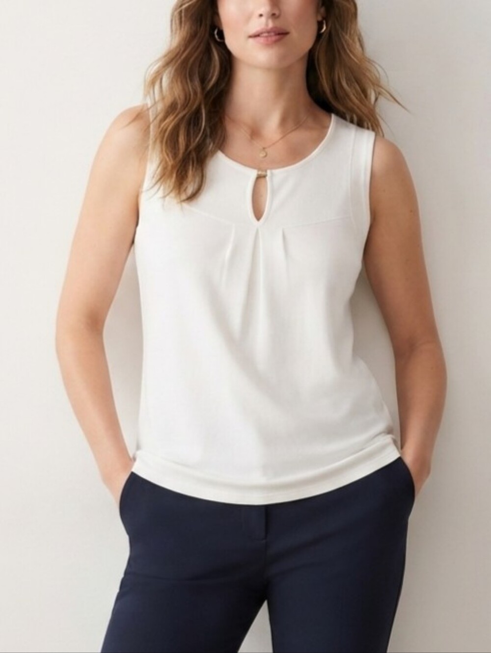 NWT Sz M 100% Cotton RW&CO. White Sleeveless Keyhole Pleat Tank Sleeveless Top
